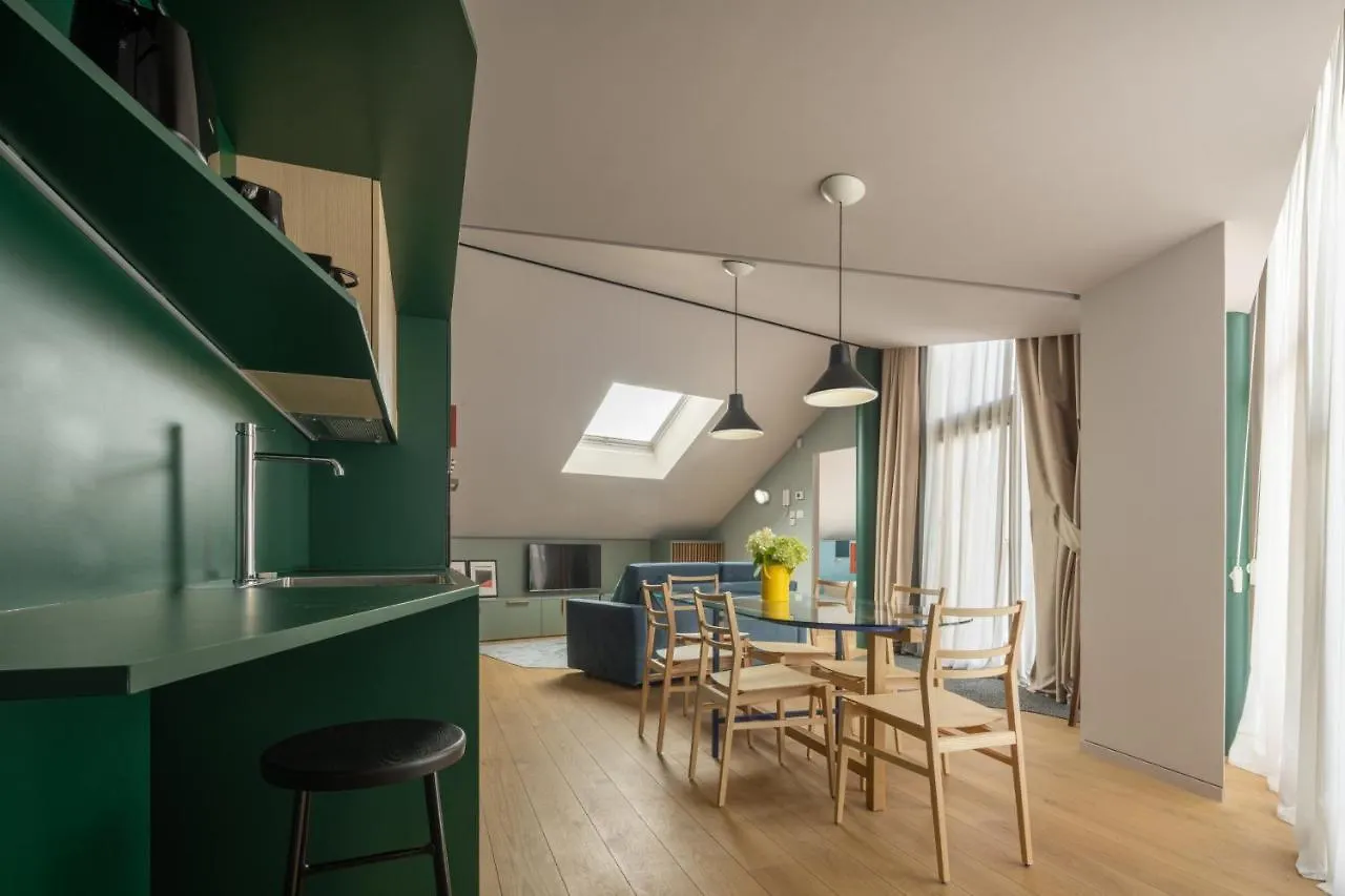 Bluemoon Apartments R&R 0*, Milan